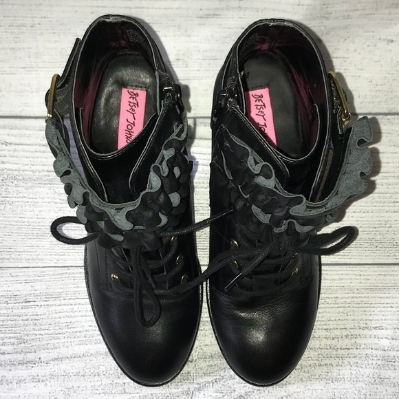 NEW BETSEY JOHNSON Alleexis Bootie - Picture 6 of 8